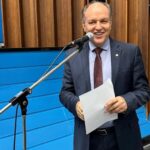 Ouça; Deputado denuncia que dono de farmácia tem concorrência desleal com drogaria de rede.
